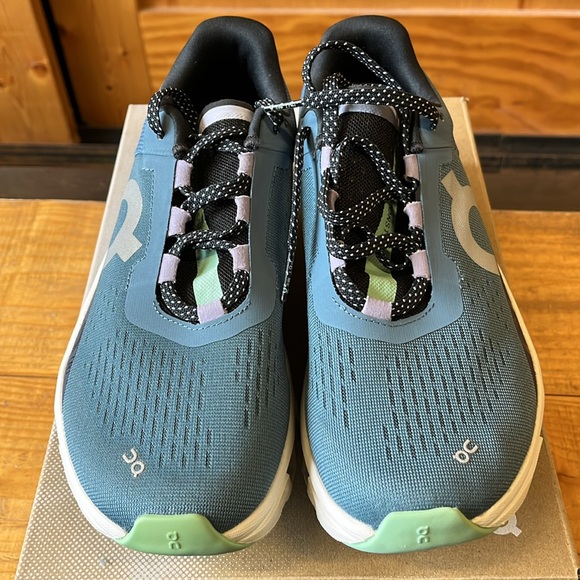 On Cloudmonster Women’s 8.5 - Picture 2 of 6